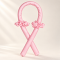 MeiLaMei: tubo rizador rosa con dos scrunchies; imagen de presentación