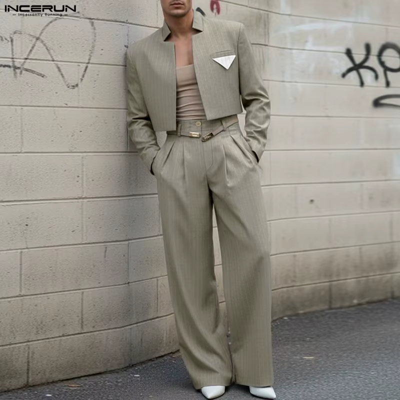 Conjunto de blazer corto y pantalón ancho de rayas, color Khaki; imagen del proveedor